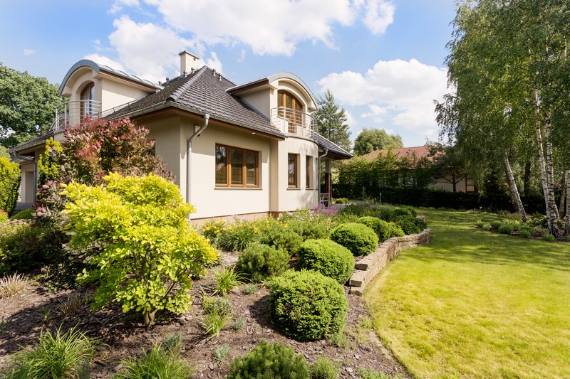 casa con gran jardin